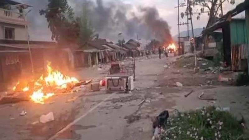 Manipur Violence New Update : Imphal में भड़की हिंसा, भीड़ ने DC Office पर किया हमला, कई वाहनों और BJP Office में लगाई आग, भाजपा अध्यक्ष के घर पर भी तोड़फोड़